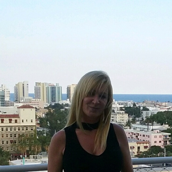 Meet your Posher, Helene - Picture 1 of 1